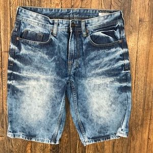 Jean Shorts acid tie dye look